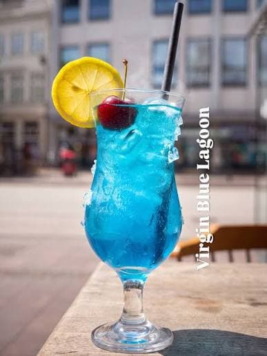 Virgin Blue Lagoon Mocktail bei Leo's Juice & Burger